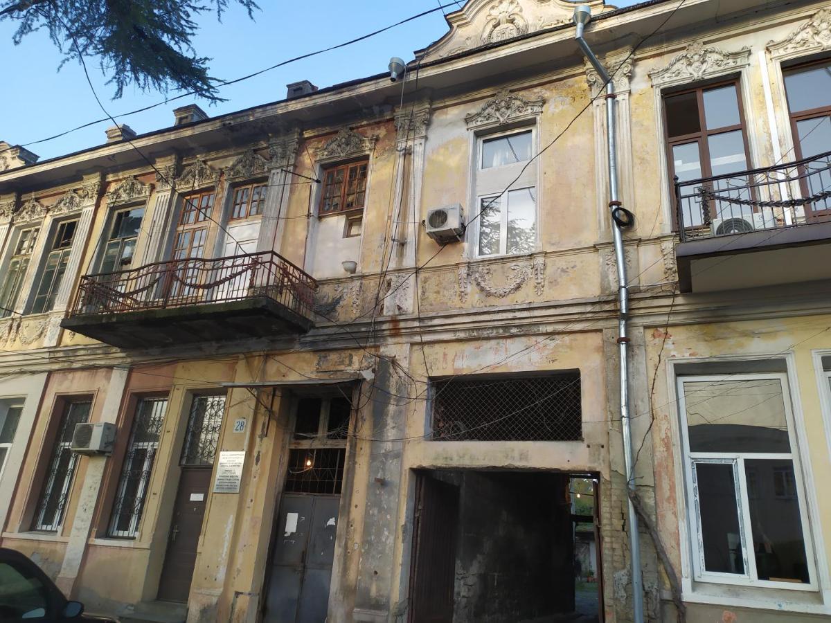 Студия В Центре Сухума Sukhumi Exterior photo